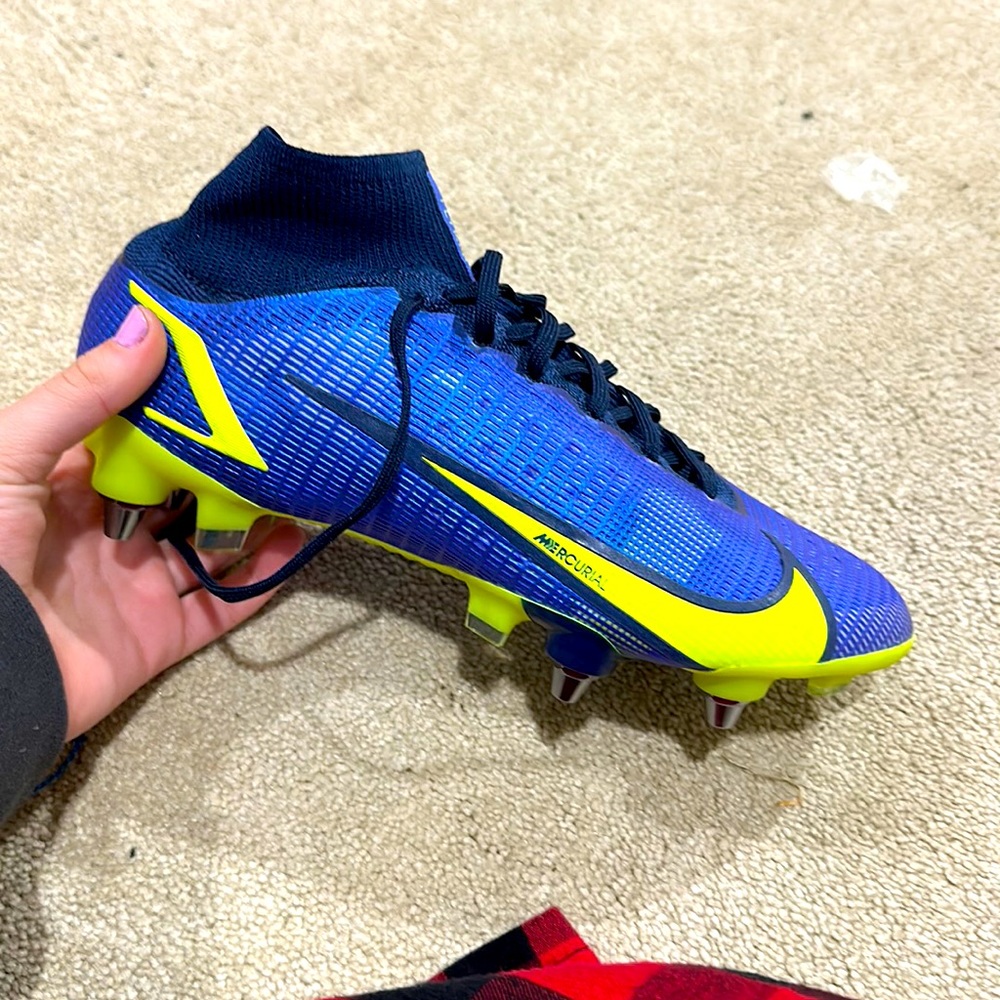 nike mercurial volt